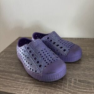 Native toddler girl size 6 purple cosmic bling glitter shoes.